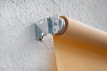VICTORIA M Lichtdurchl&auml;ssiges Rollo f&uuml;r Fenster und T&uuml;ren - Wand- / Metallhalterung